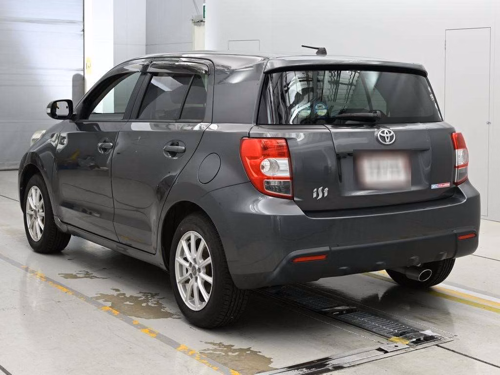 TOYOTA IST