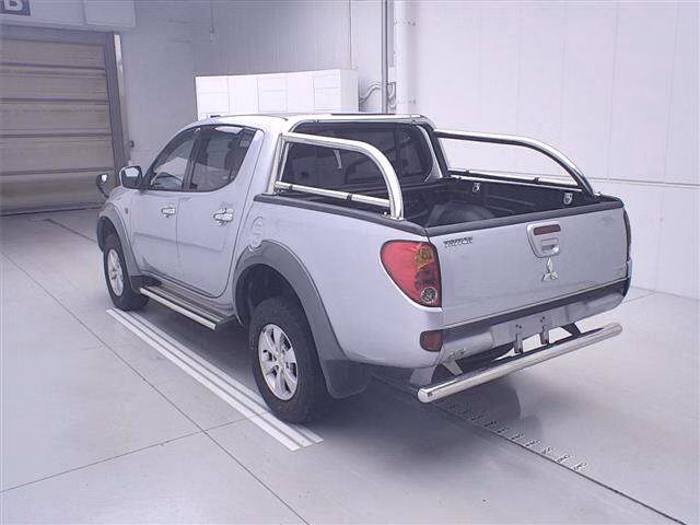 MITSUBISHI TRITON