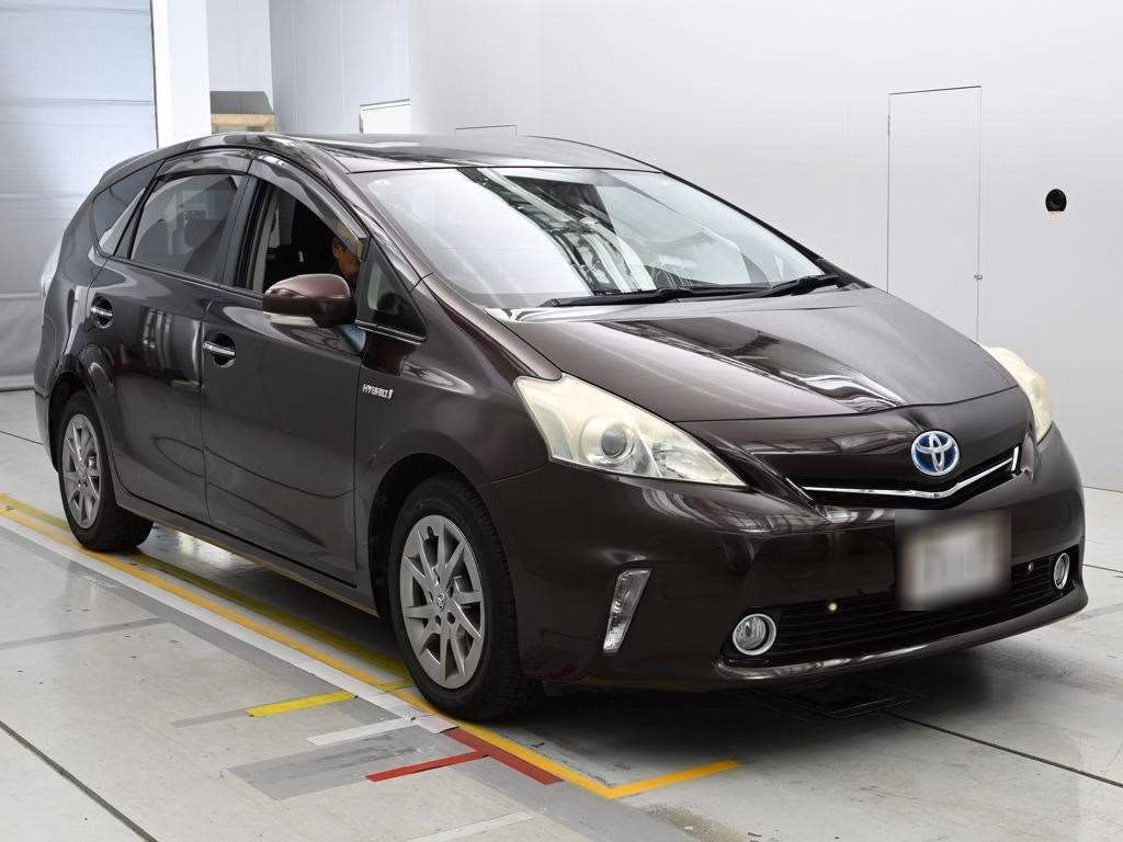 TOYOTA PRIUS ALPHA