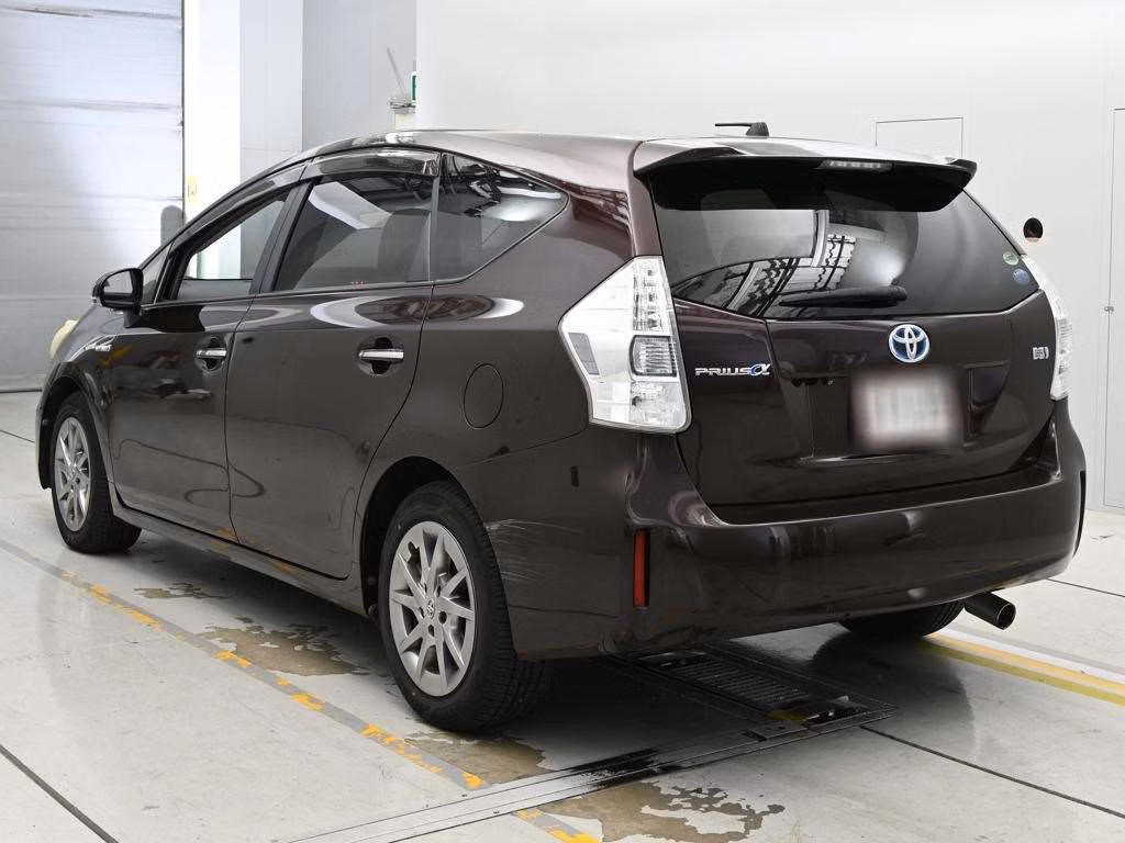 TOYOTA PRIUS ALPHA