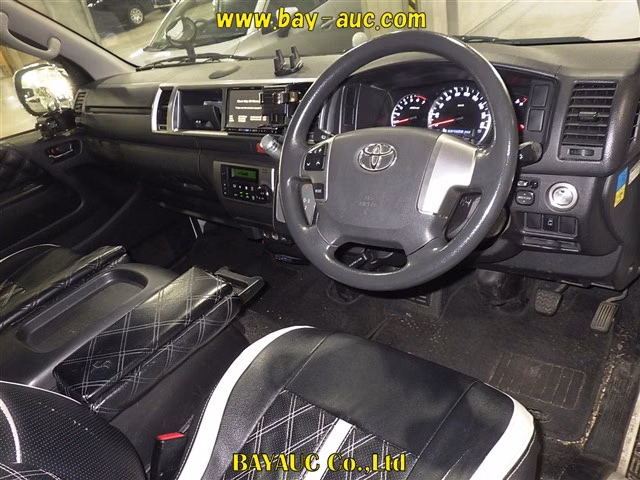 TOYOTA HIACE
