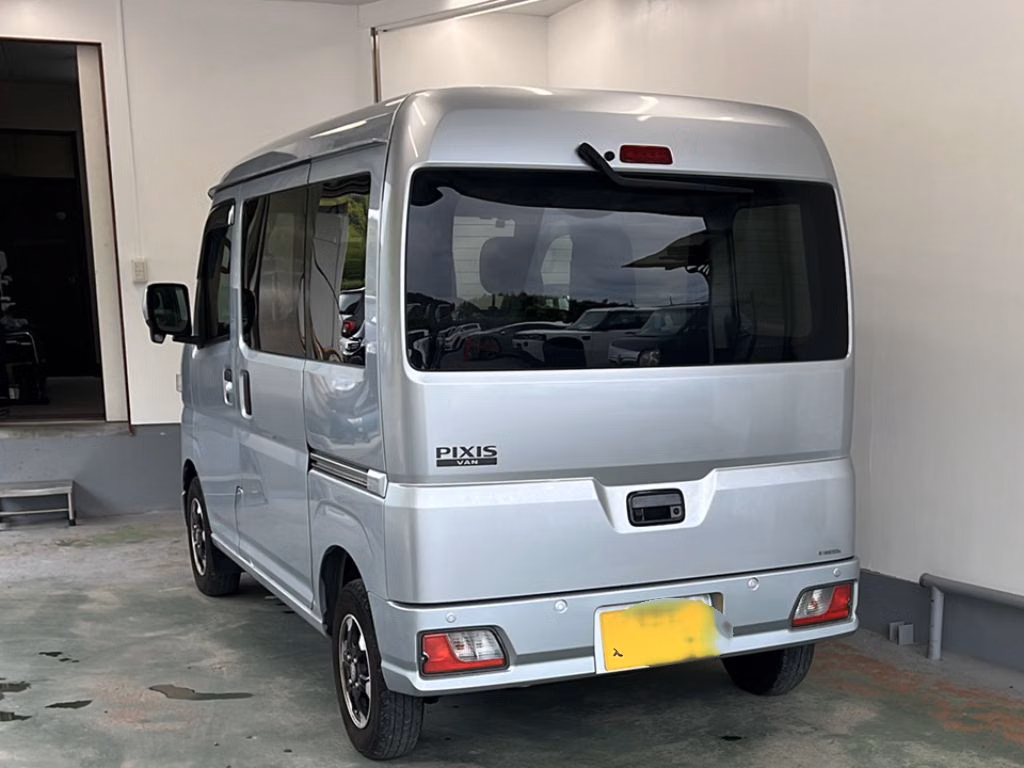 TOYOTA PIXIS VAN