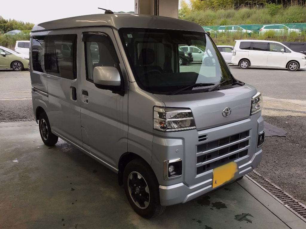 TOYOTA PIXIS VAN