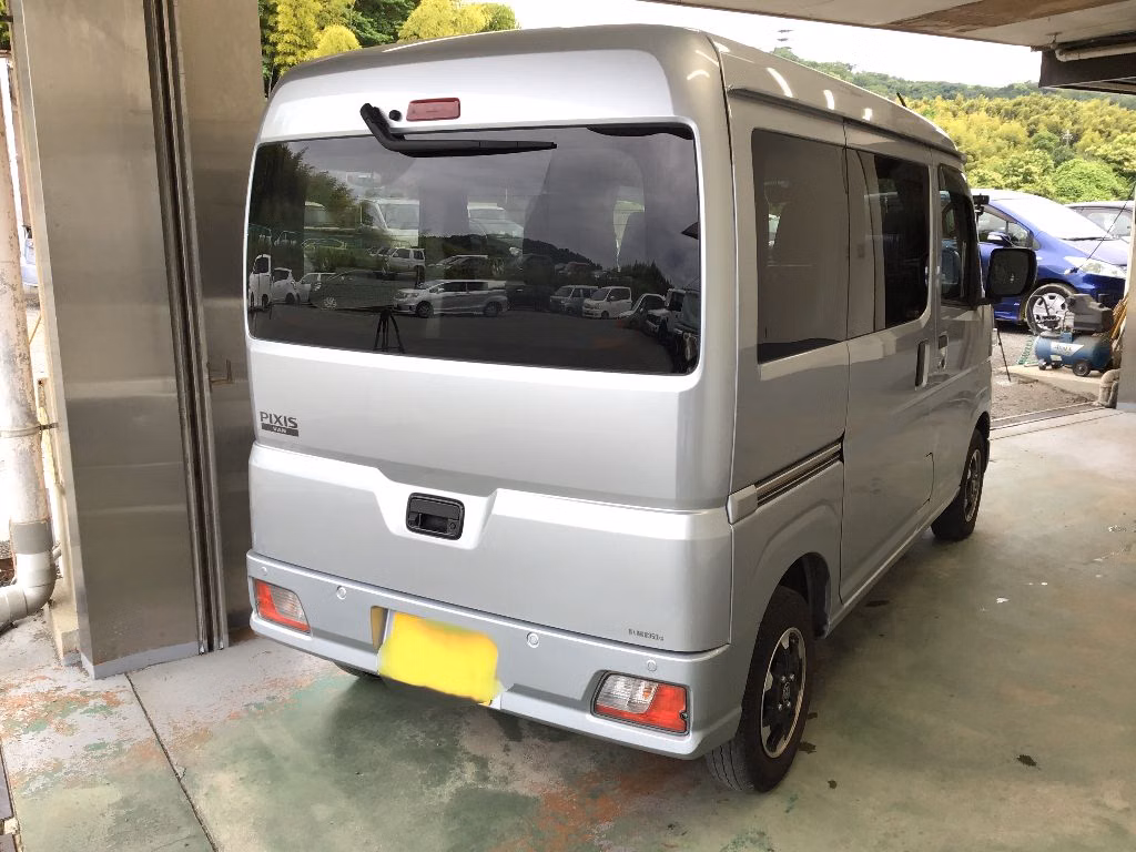 TOYOTA PIXIS VAN
