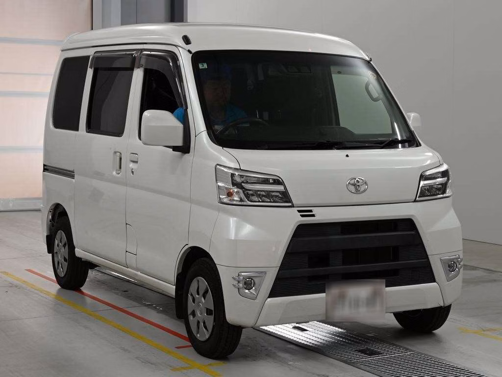 TOYOTA PIXIS VAN