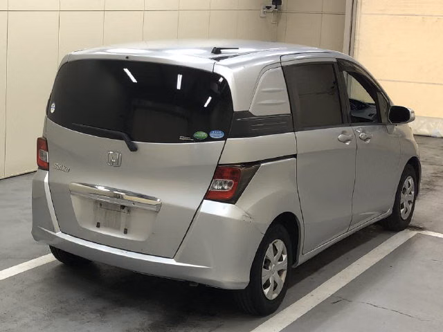 HONDA FREED SPIKE