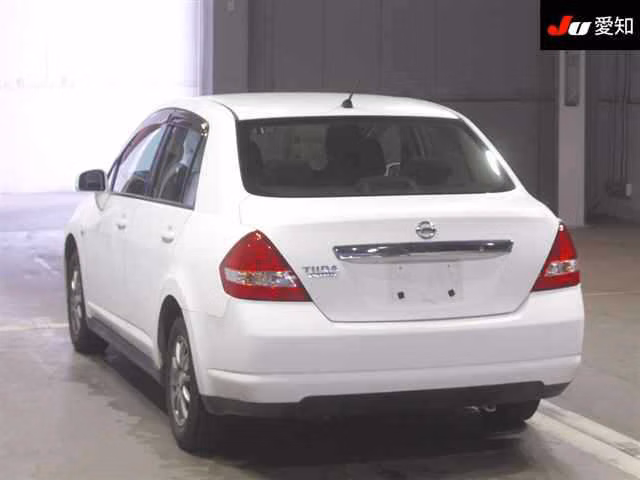 NISSAN TIIDA LATIO