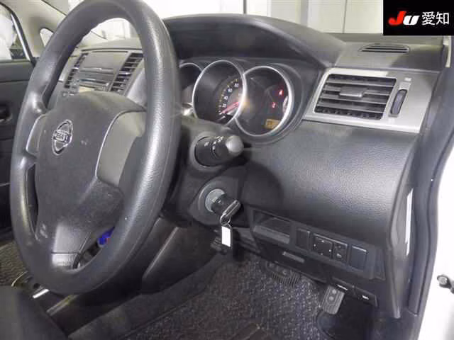 NISSAN TIIDA LATIO