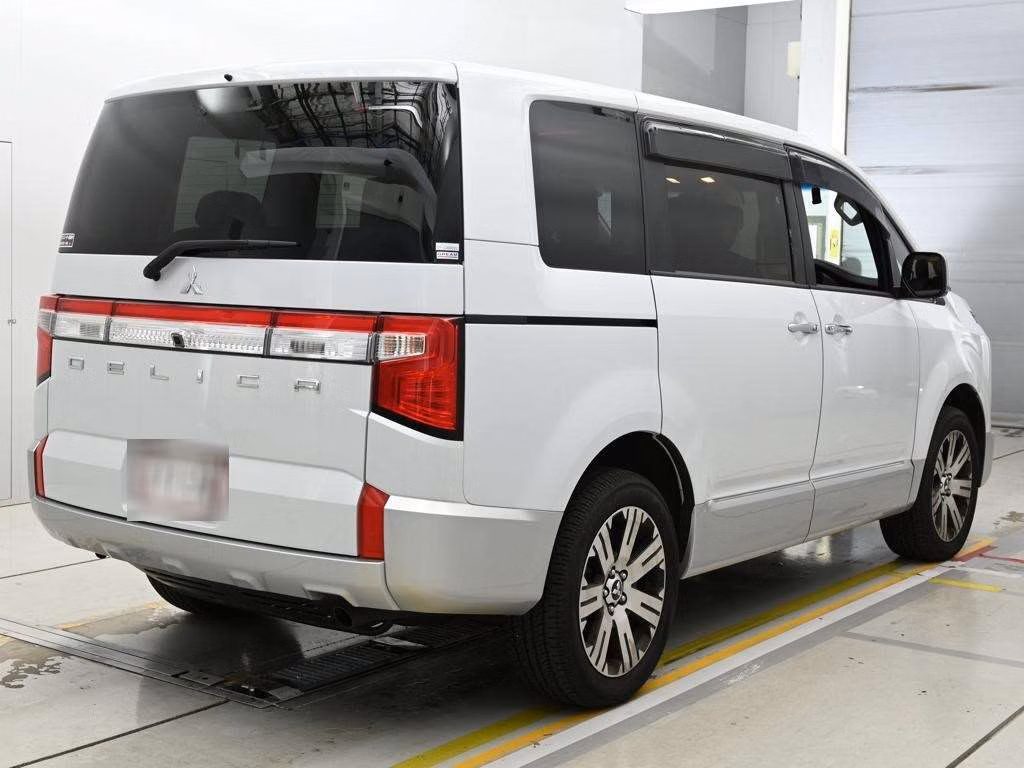 MITSUBISHI DELICA D:5