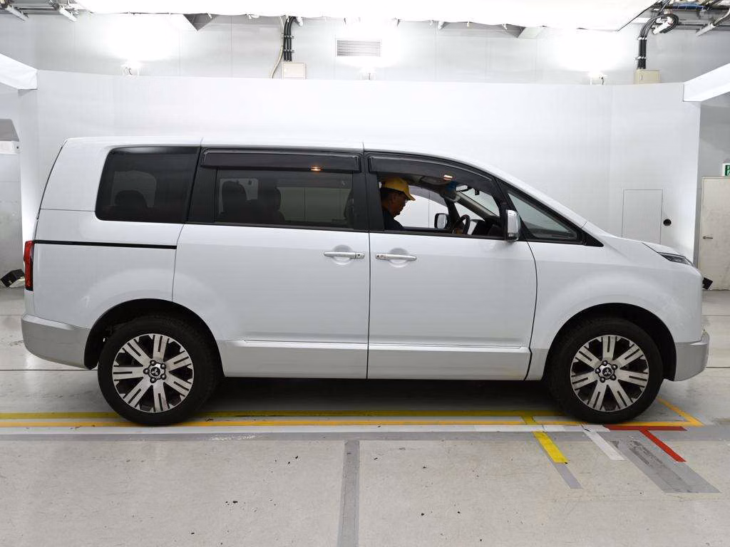 MITSUBISHI DELICA D:5