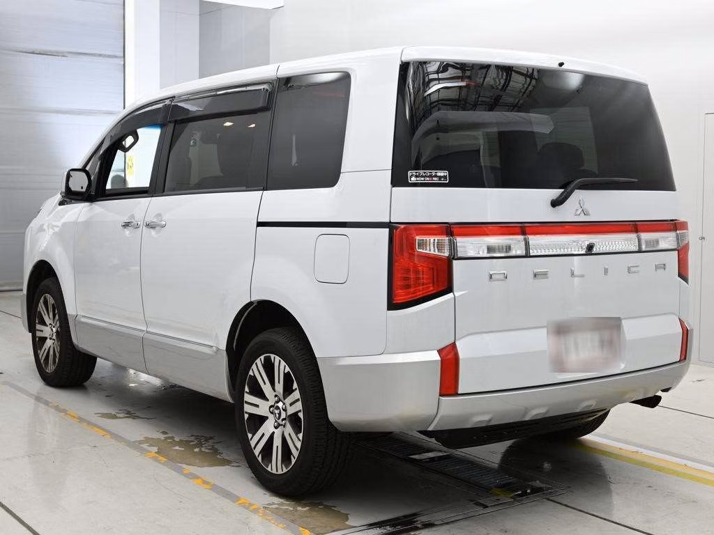 MITSUBISHI DELICA D:5