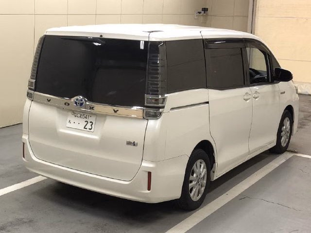 TOYOTA VOXY