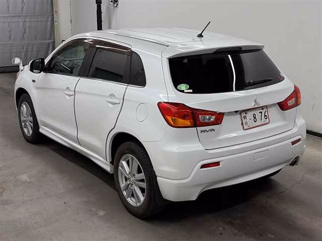 MITSUBISHI RVR
