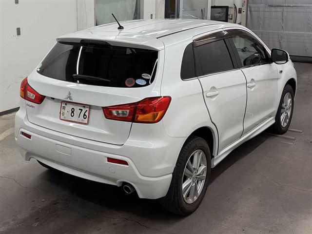 MITSUBISHI RVR