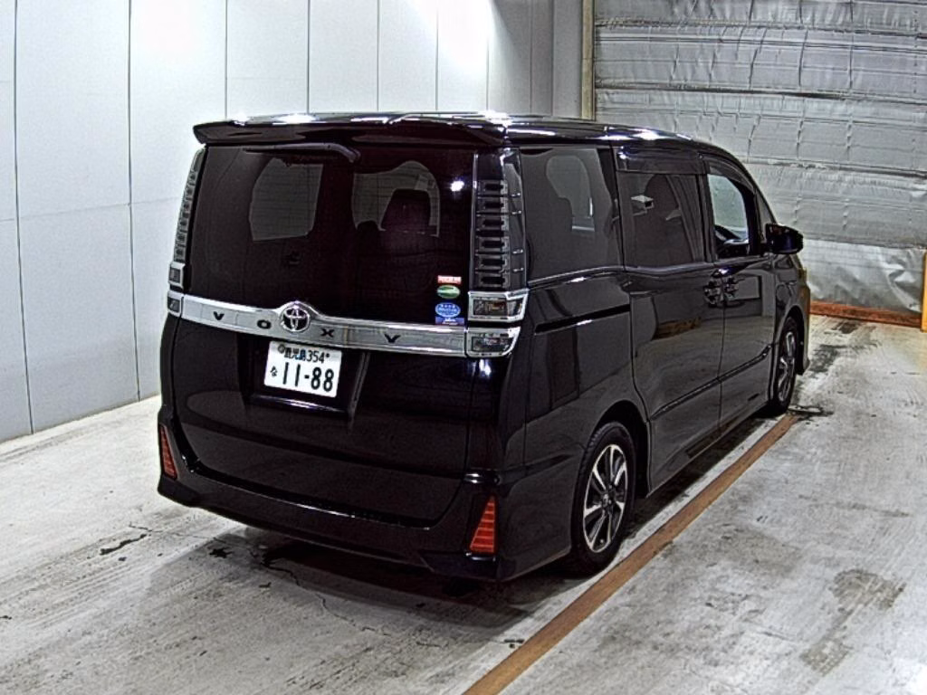 TOYOTA VOXY