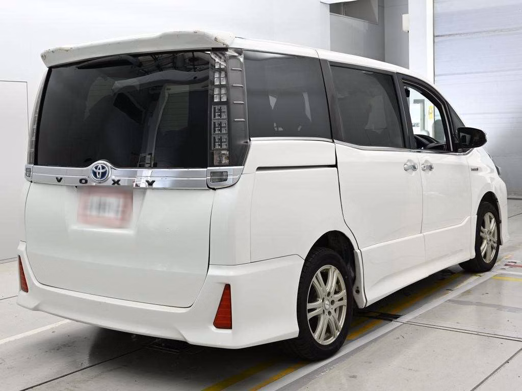TOYOTA VOXY