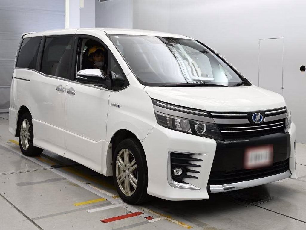 TOYOTA VOXY