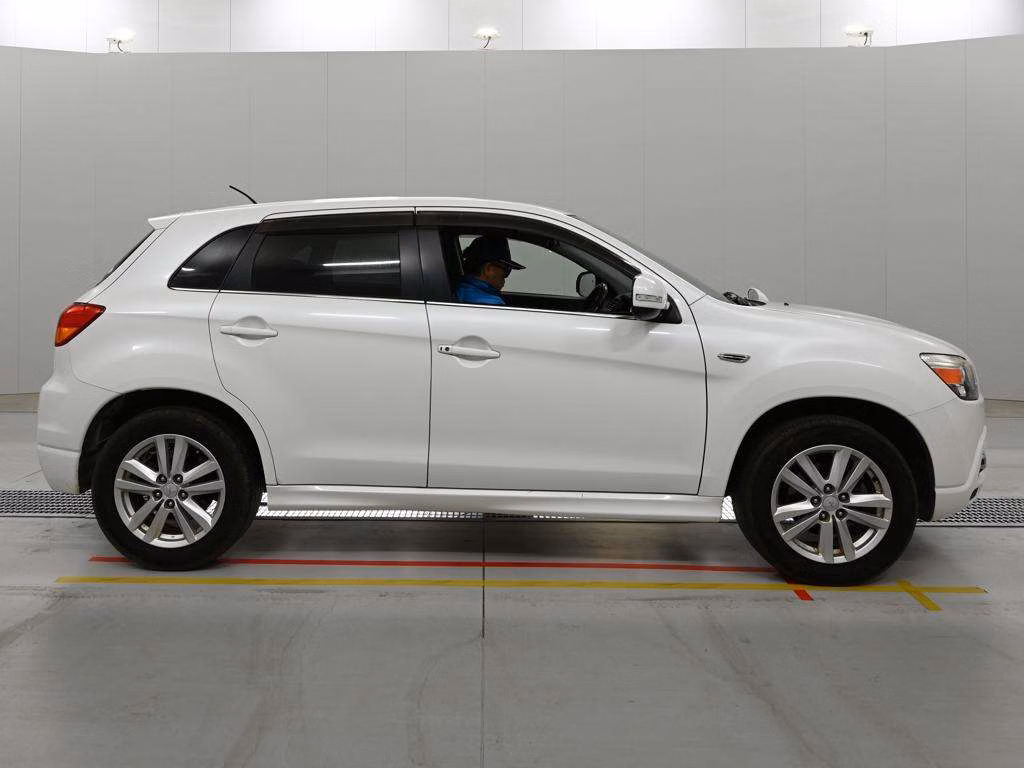 MITSUBISHI RVR