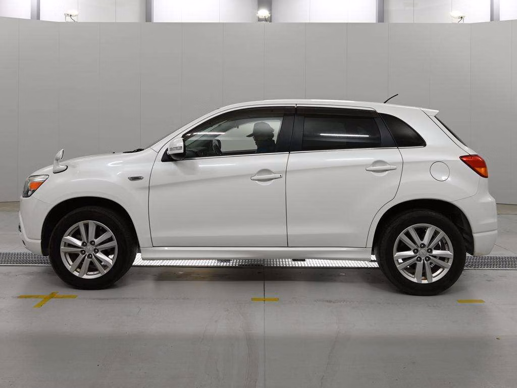MITSUBISHI RVR