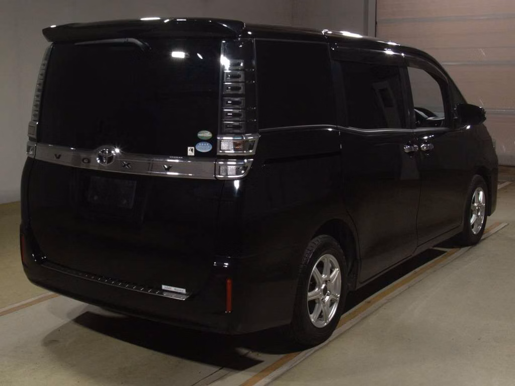 TOYOTA VOXY
