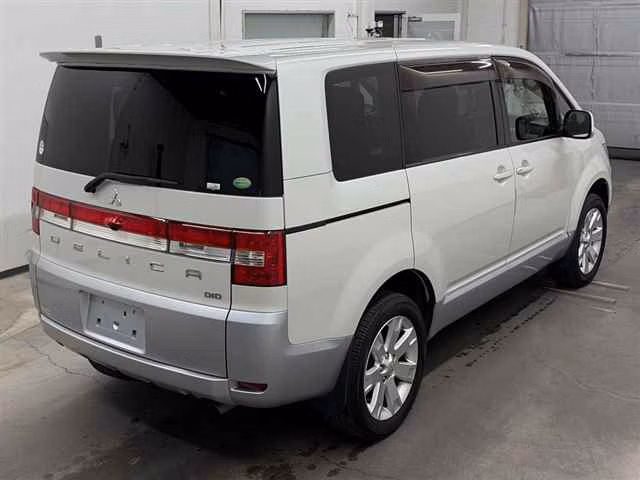 MITSUBISHI DELICA D:5