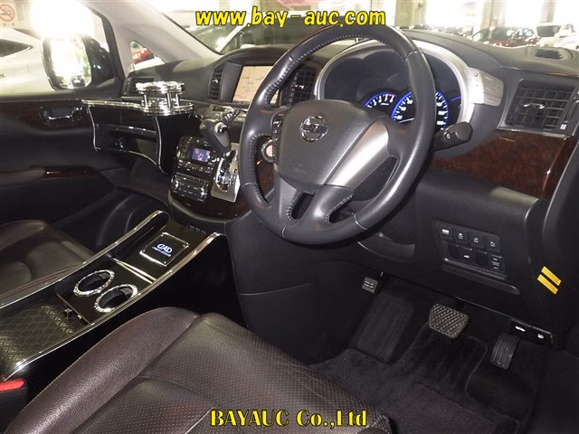 NISSAN ELGRAND
