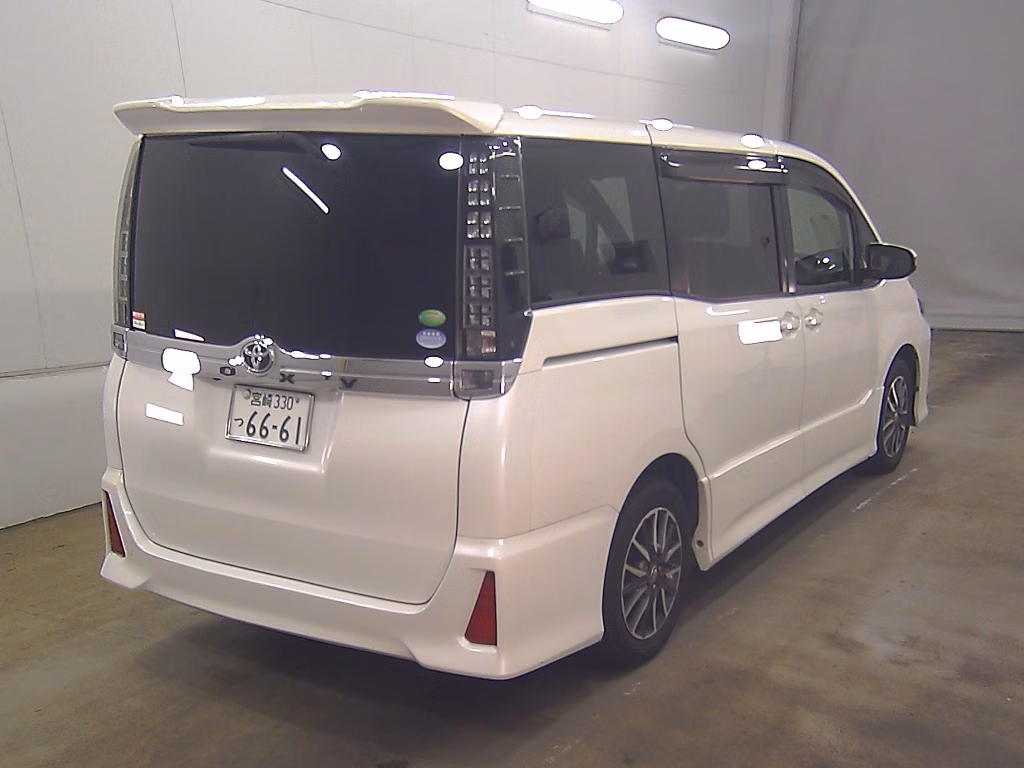TOYOTA VOXY