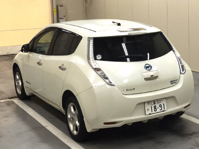 NISSAN LEAF