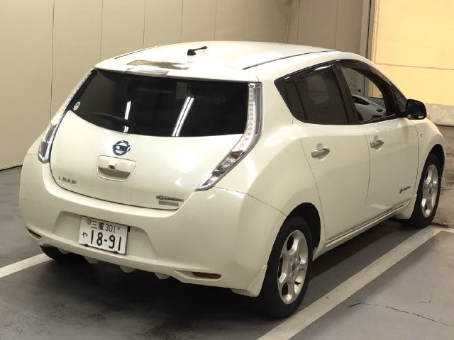 NISSAN LEAF