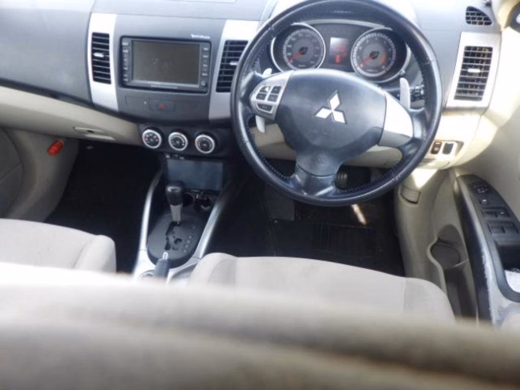 MITSUBISHI OUTLANDER