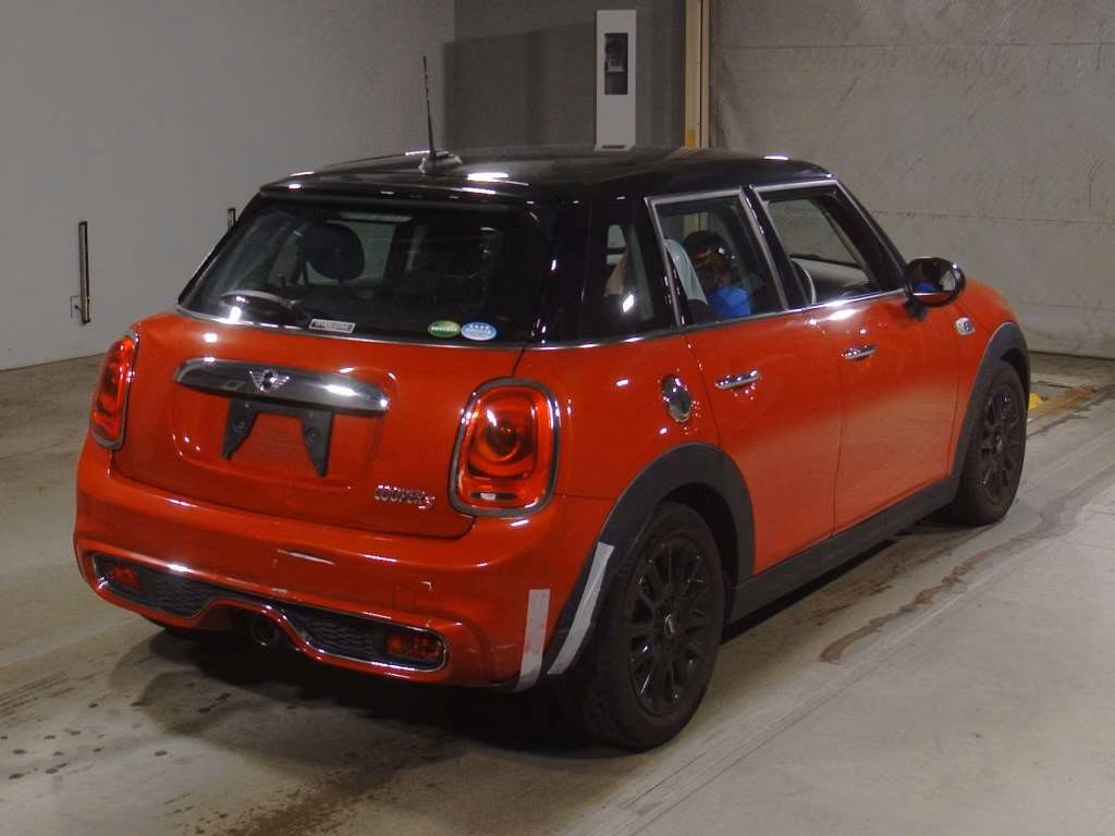 MINI HATCH