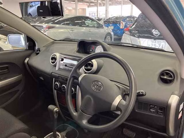 TOYOTA IST