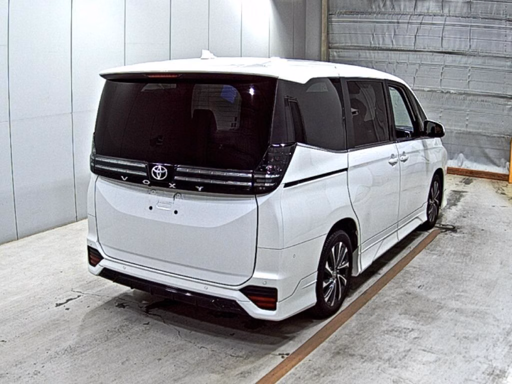 TOYOTA VOXY