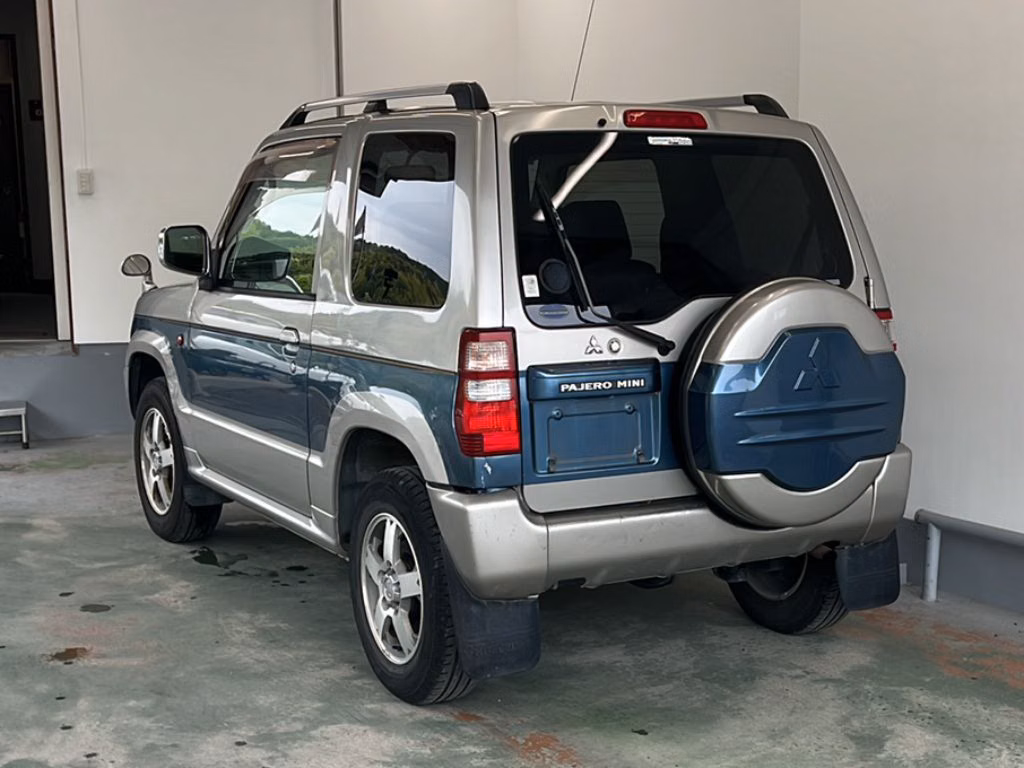 MITSUBISHI PAJERO MINI