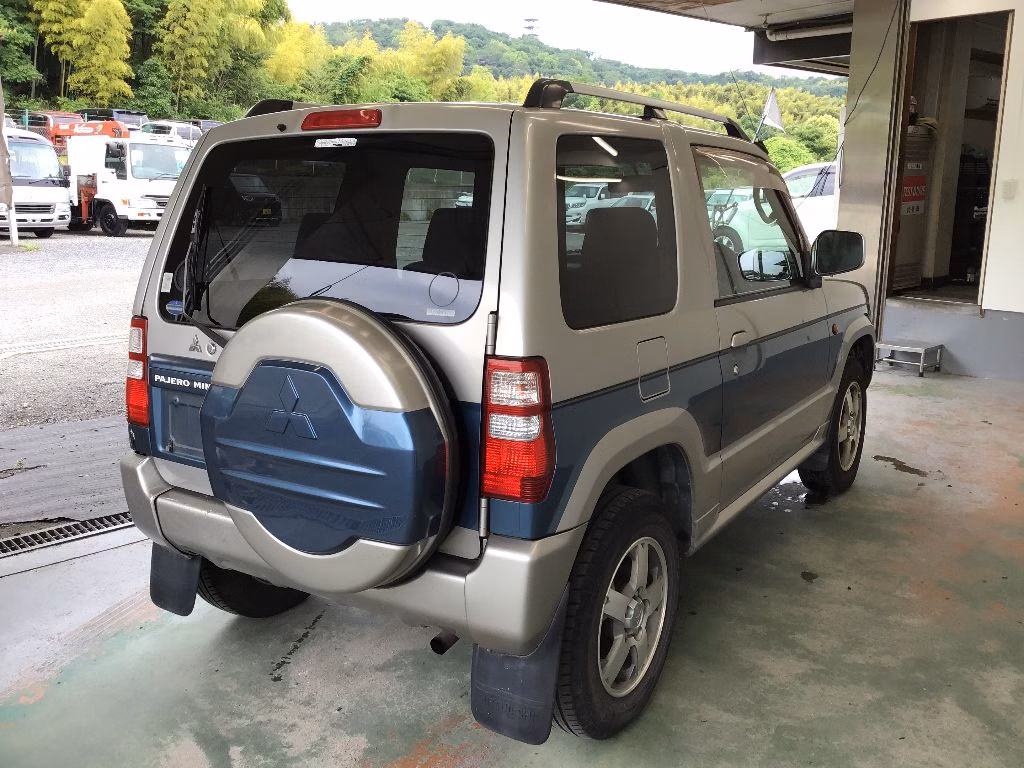 MITSUBISHI PAJERO MINI