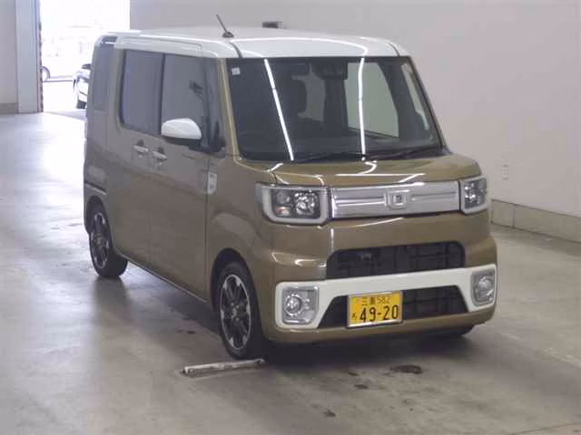 DAIHATSU WAKE