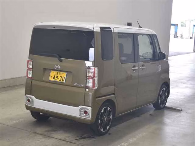 DAIHATSU WAKE