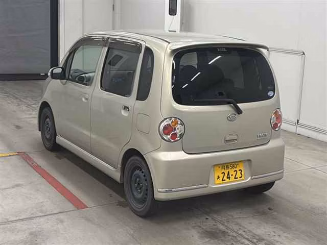 DAIHATSU MOVE LATTE