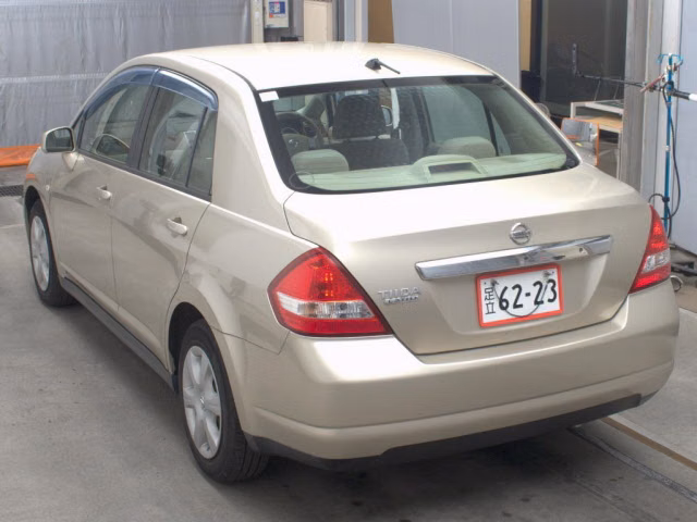 NISSAN TIIDA LATIO