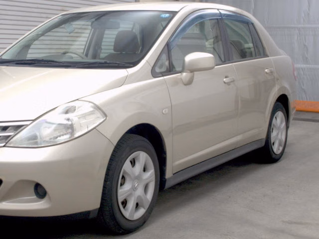 NISSAN TIIDA LATIO