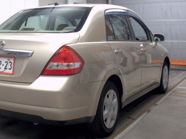 NISSAN TIIDA LATIO