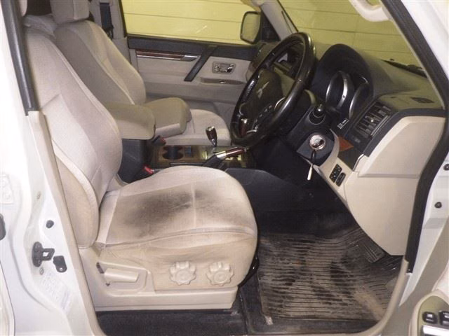 MITSUBISHI PAJERO