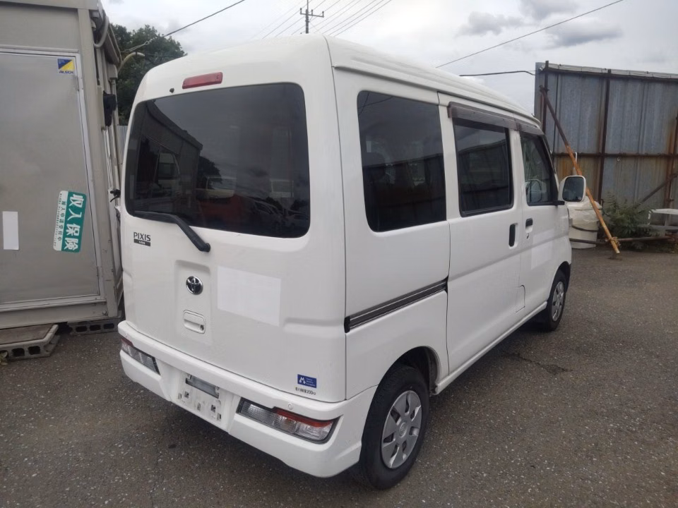 TOYOTA PIXIS VAN