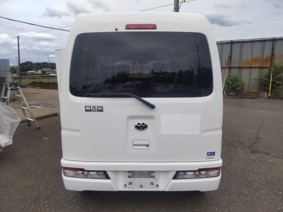 TOYOTA PIXIS VAN