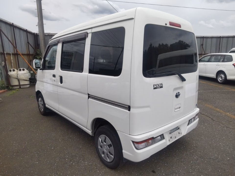 TOYOTA PIXIS VAN