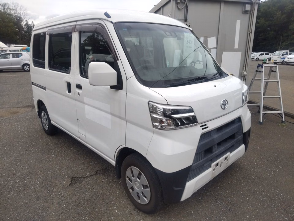 TOYOTA PIXIS VAN