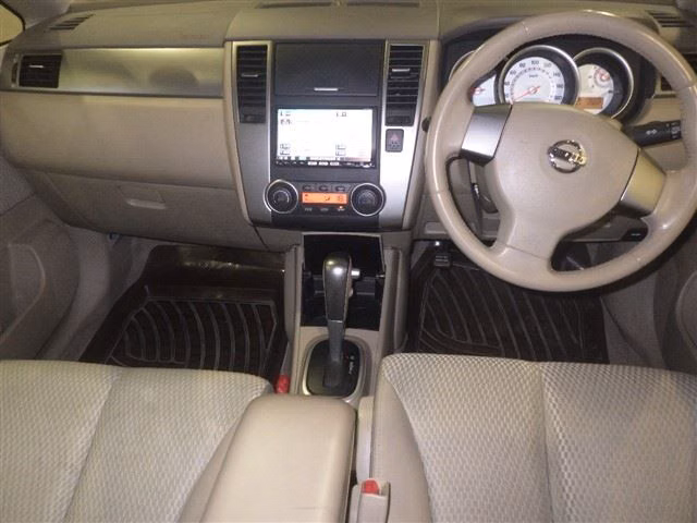 NISSAN TIIDA