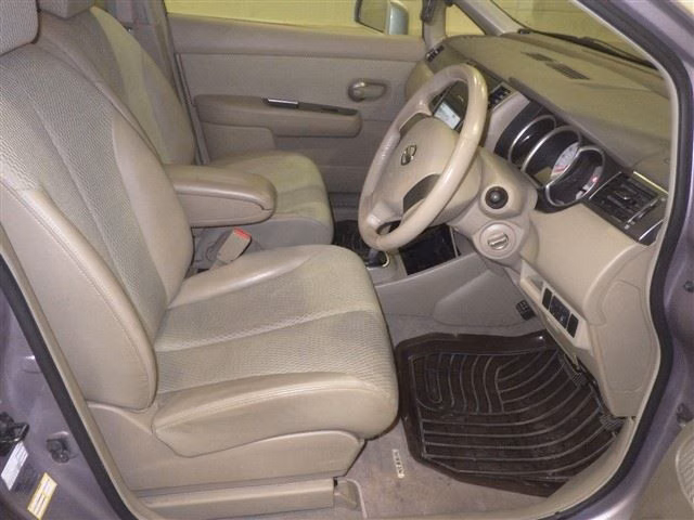 NISSAN TIIDA