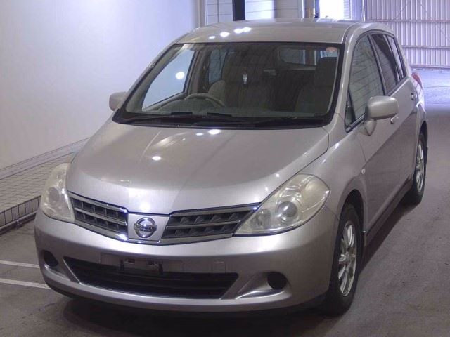 NISSAN TIIDA
