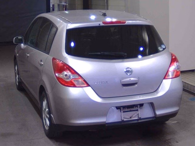 NISSAN TIIDA